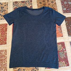 Lululemon swiftly relaxed short sleeve tee shirt womens size 4 navy blue.